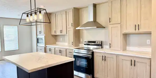 Image 4: Kitchen