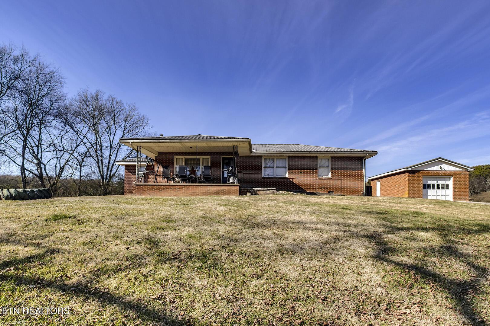Image 4: 01_WatsonRoad_2540_Front