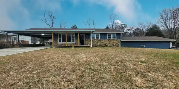 941 Cemetery Rd