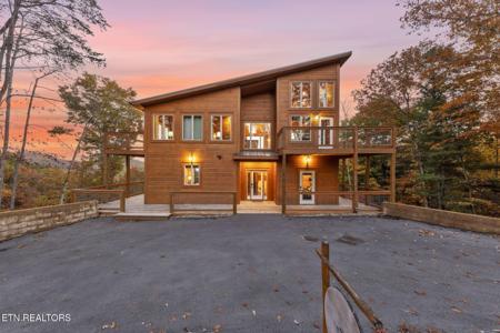 4164 Chamberlain Lane