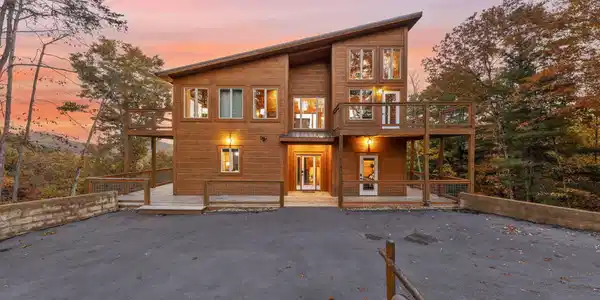 4164 Chamberlain Lane