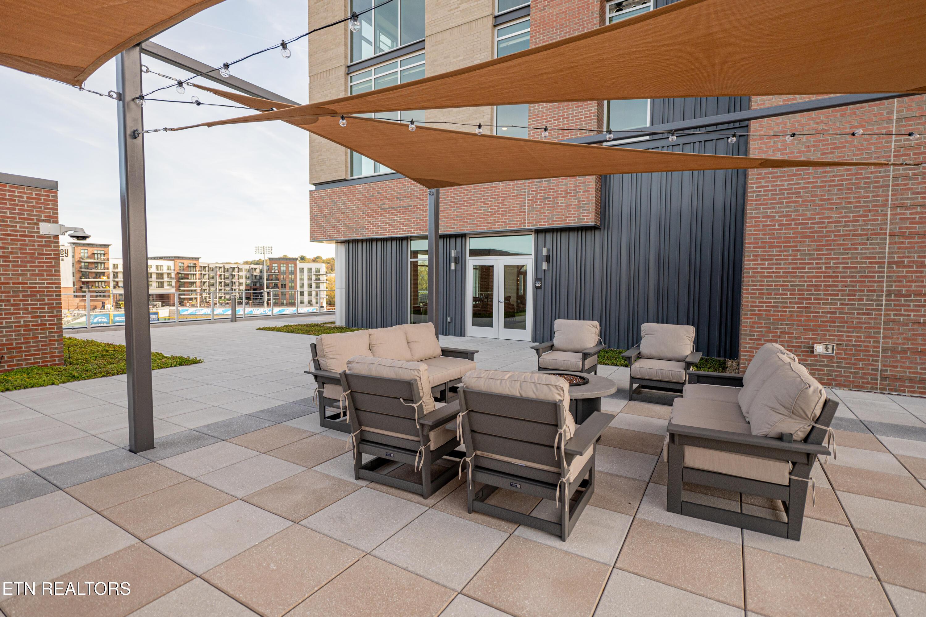 Image 4: Amenity Deck