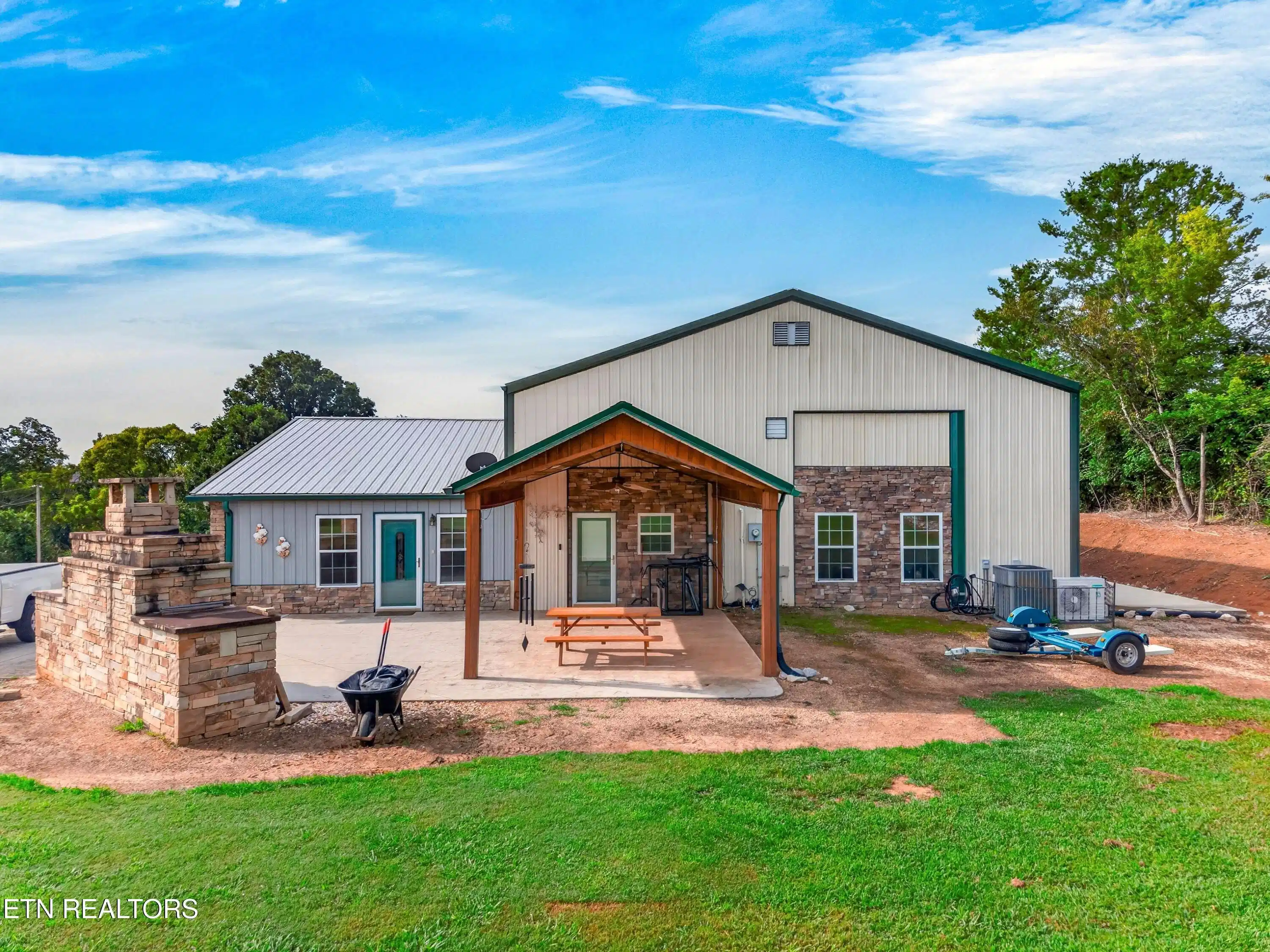 Image 1: 001-428ShraderRoad-Dandridge-TN-37725-SM