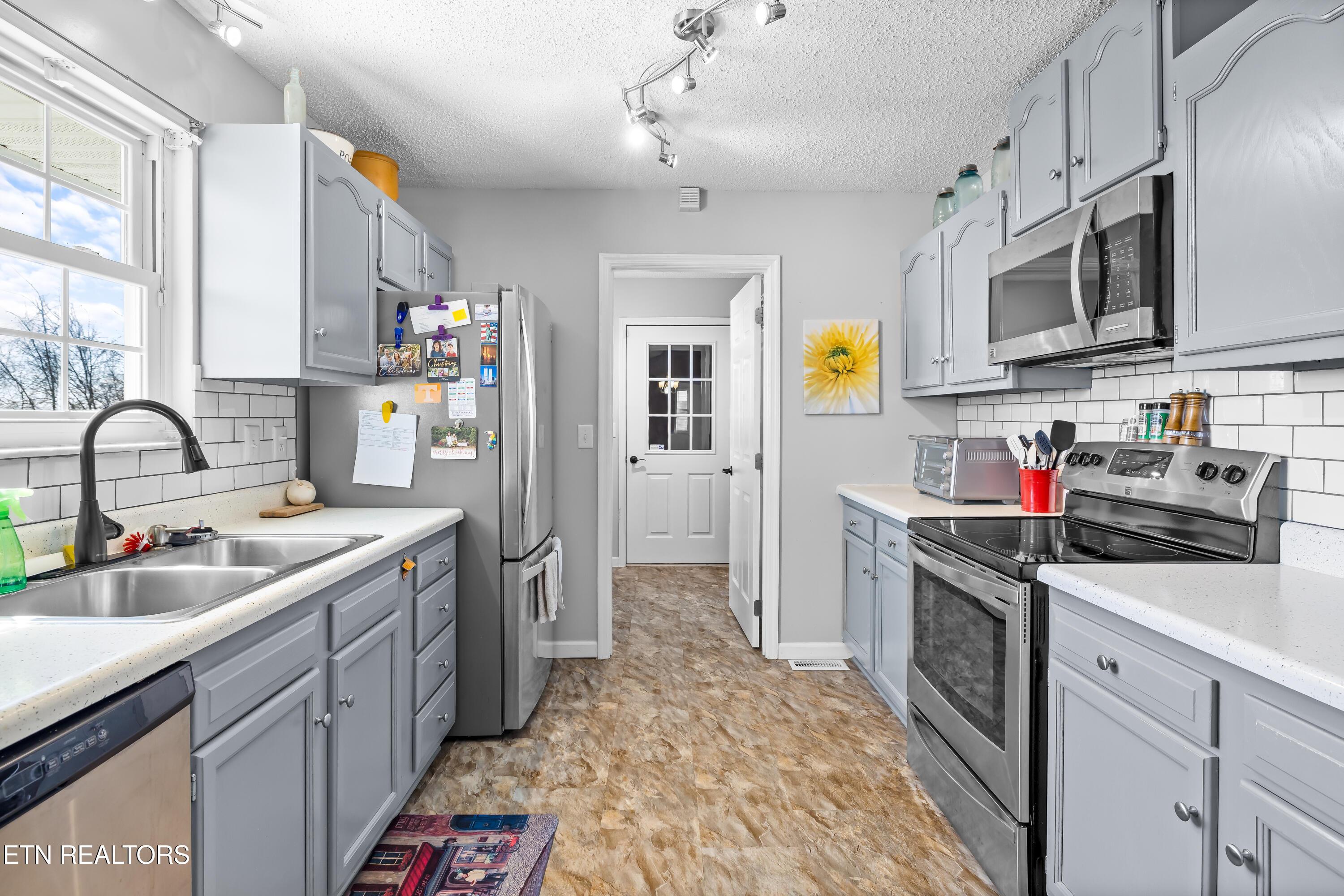 Image 3: 129ClingchViewDr-14