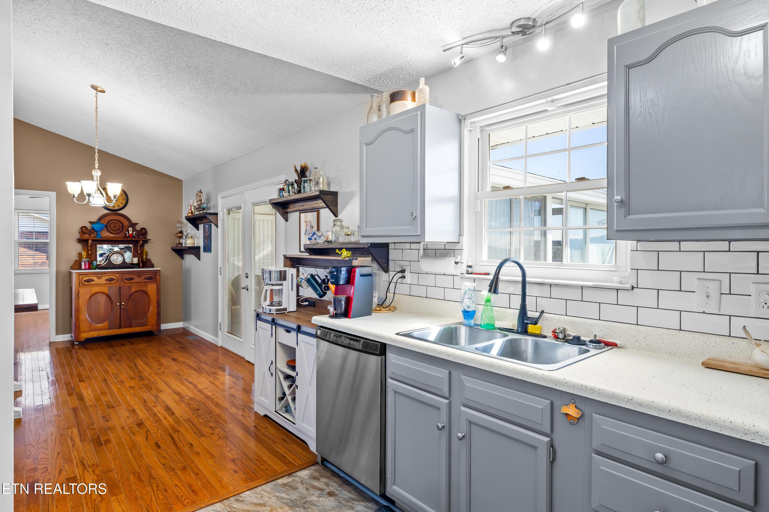 Image 4: 129ClingchViewDr-17