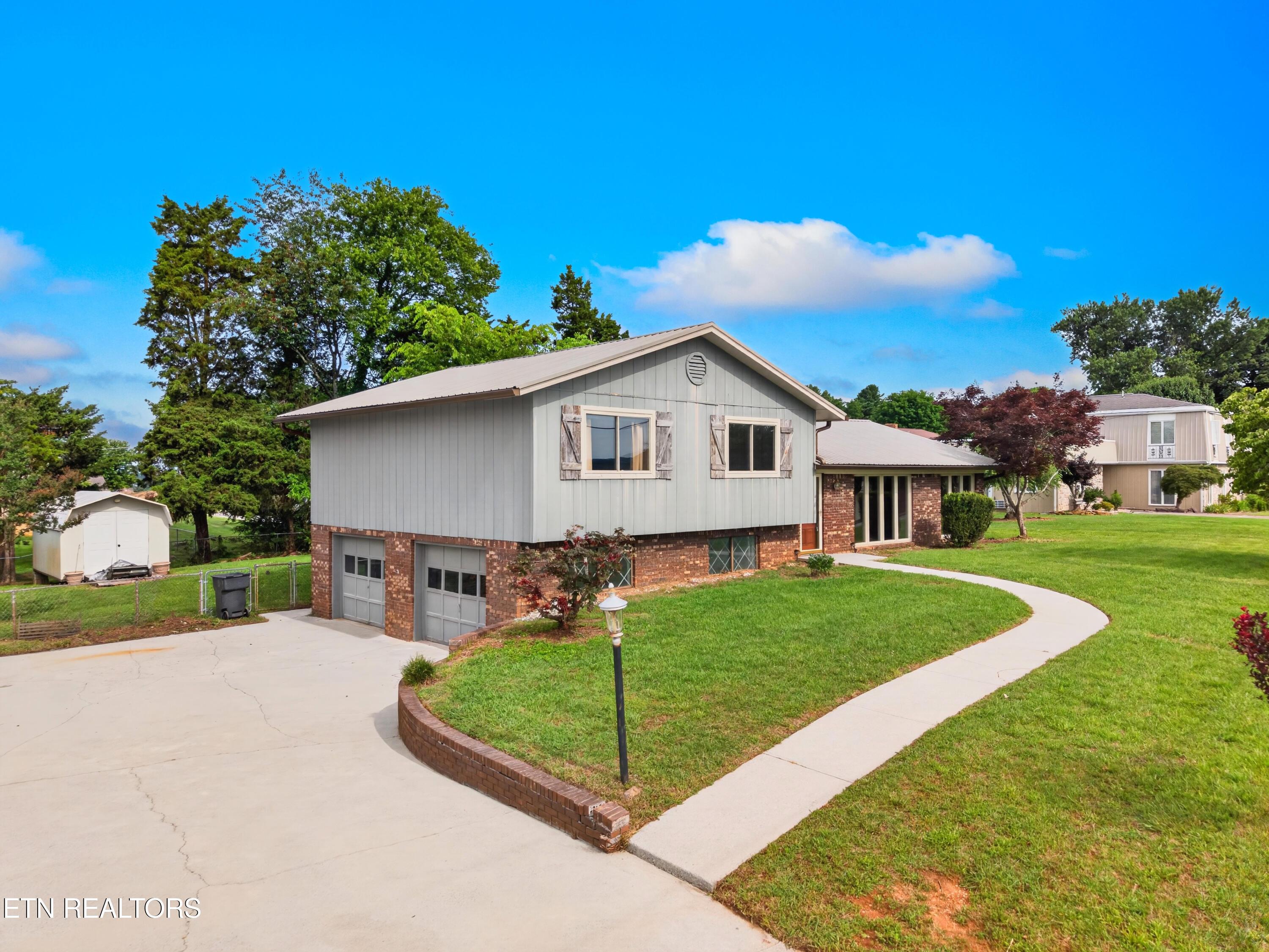 Image 2: 002-481RavenwoodDrive-Morristown-TN-3781