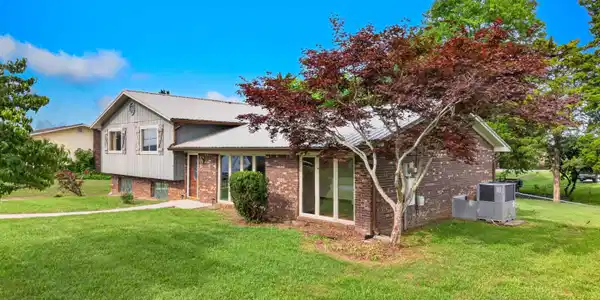 Image 3: 003-481RavenwoodDrive-Morristown-TN-3781
