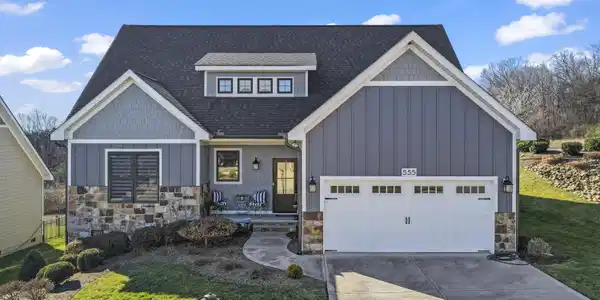 555 Simmons View Drive