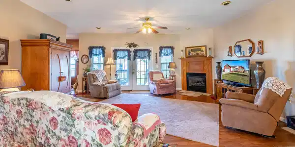 Image 2: 159 Austin Lane-8