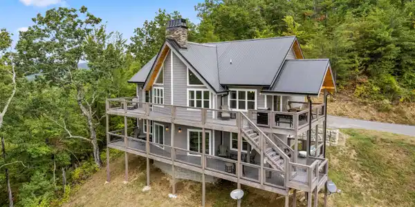 5137 Settlers View Lane