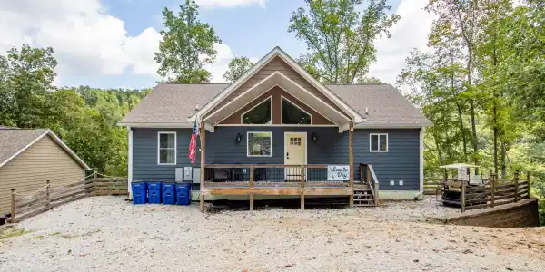 734 Waterfront Tr