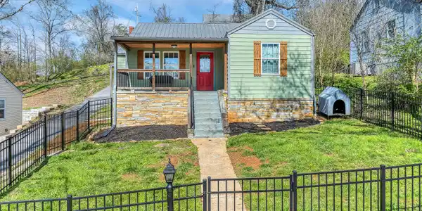 425 Sewanee St
