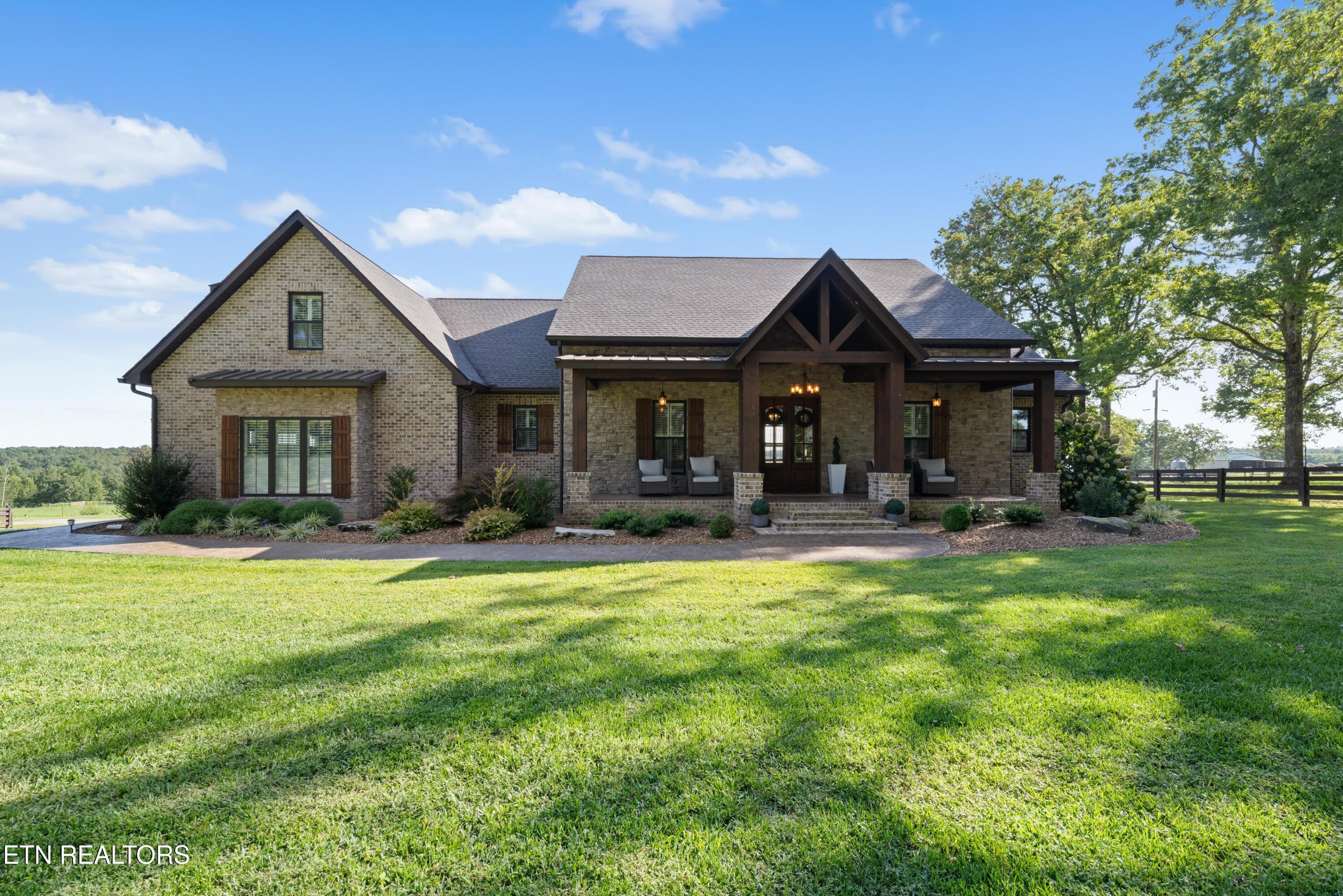 Image 3: house front
