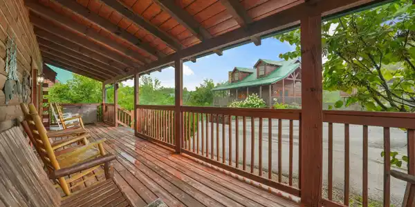 Image 4: 04-3208 White Falcon Way12