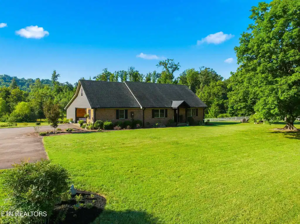 Image 1: 1-web-or-mls-276-Old-Athens-Madisonville