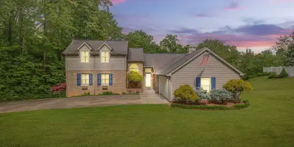 212 Old Castle Rd