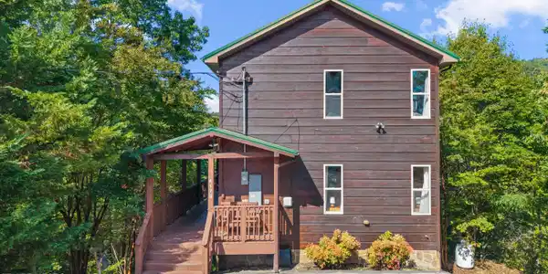 4179 Chamberlain Lane