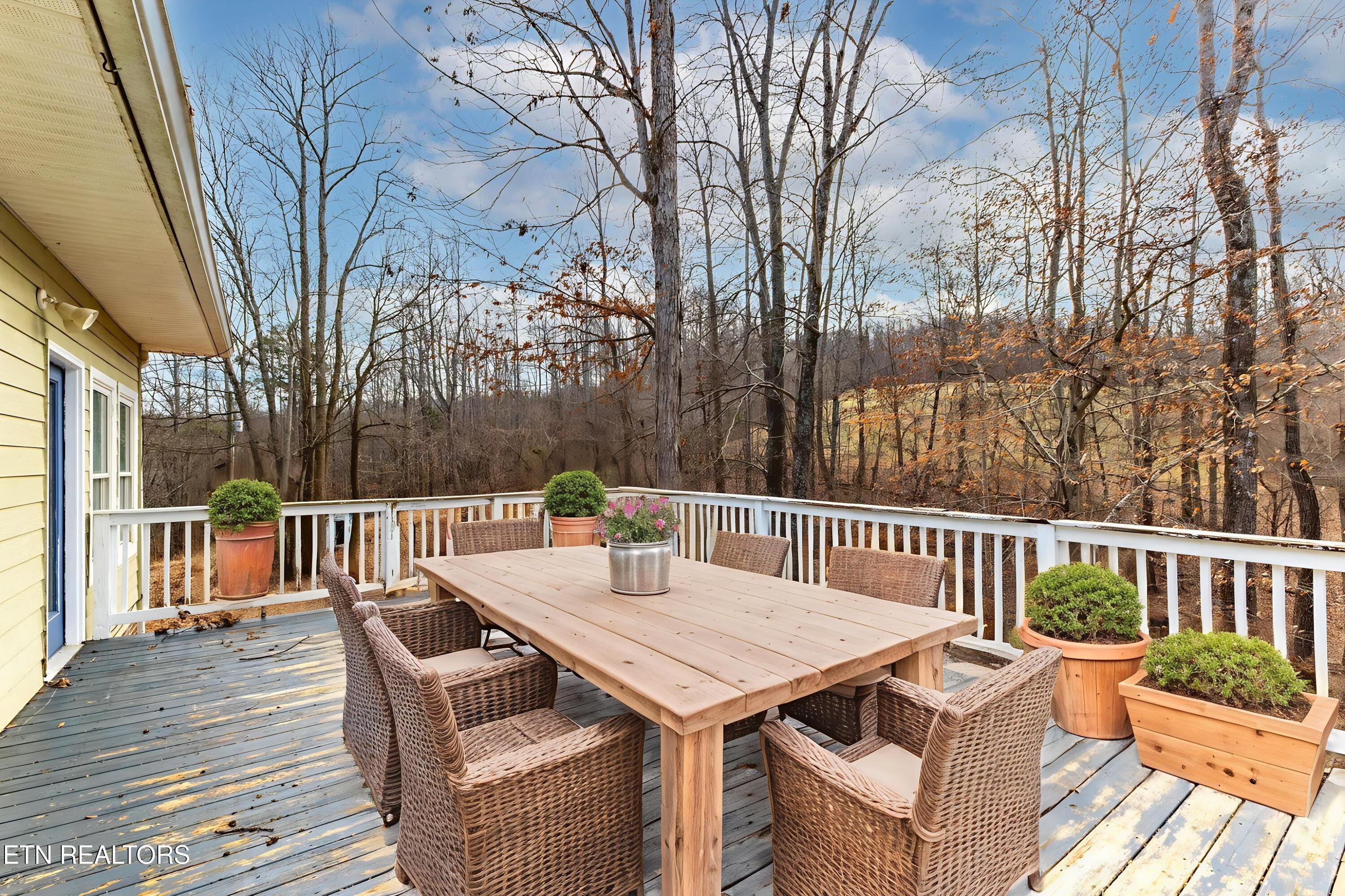 Image 4: 108-web-or-mls-3F1A5064-HDR - Outdoor -