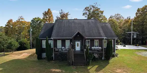 Image 2: 1-web-or-mls-DJI_0212_pt