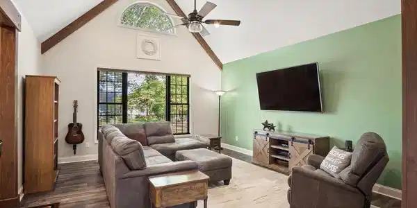 Image 4: 04-Living Room