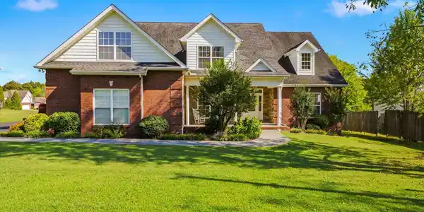 Image 2: Lovely landscaping