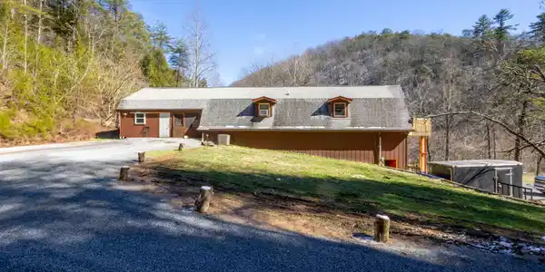 606 Caney Creek Rd
