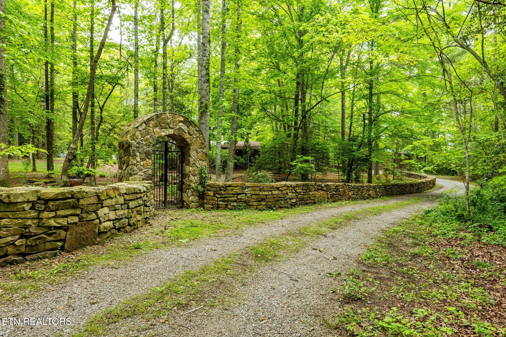 Image 1: 24-web-or-mls-3F1A2997-HDR-67