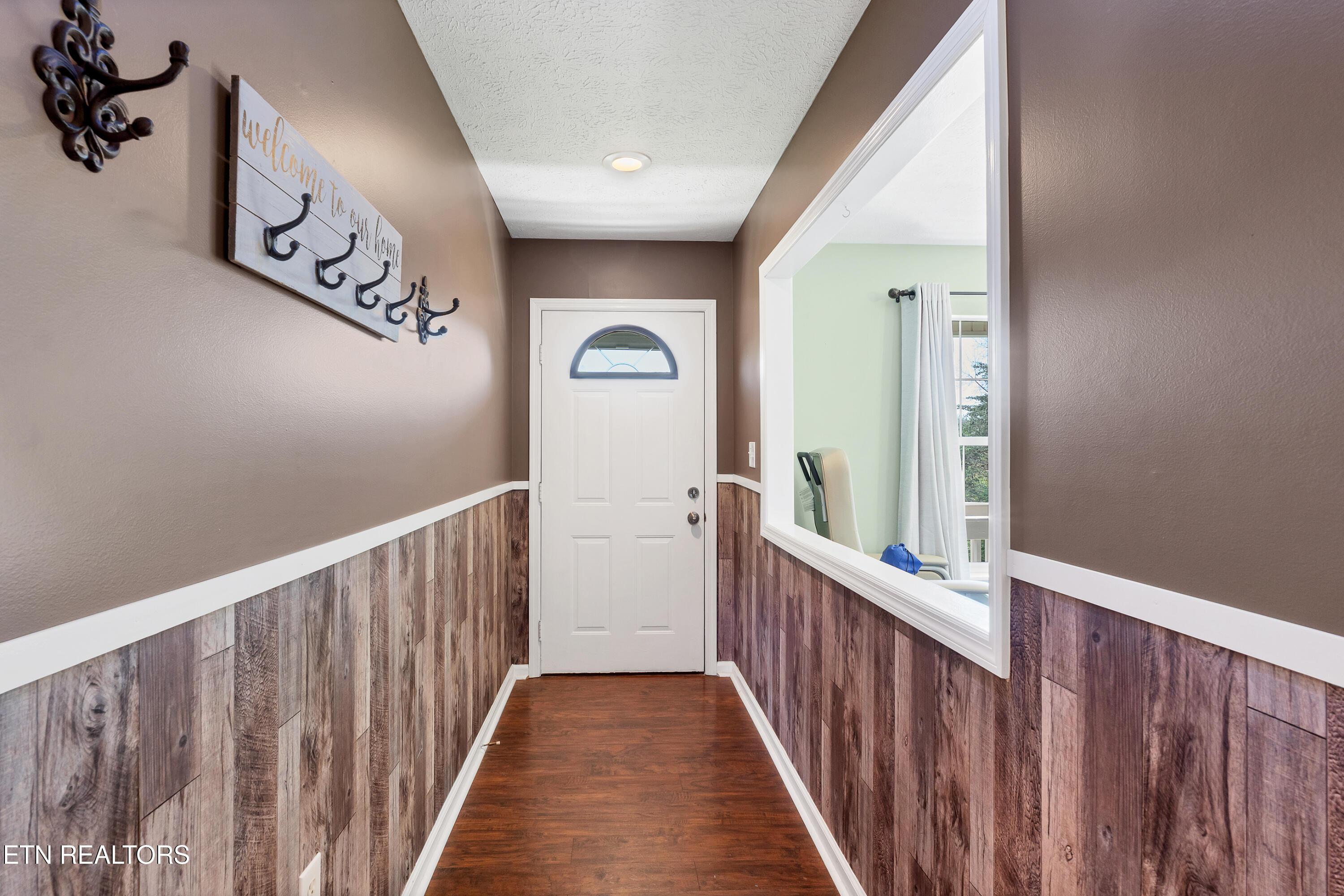 Image 4: Enviting Entryway