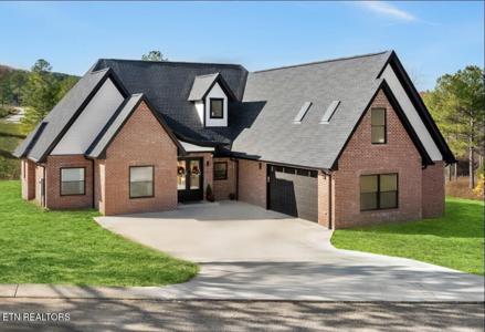 711 Twin Lakes Drive
