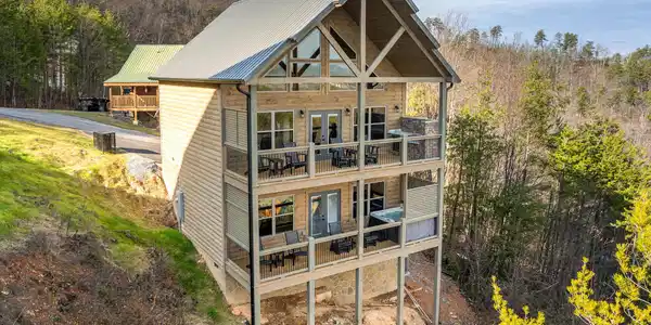 804 Peak Loop Way