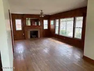 1403 Everett Ave