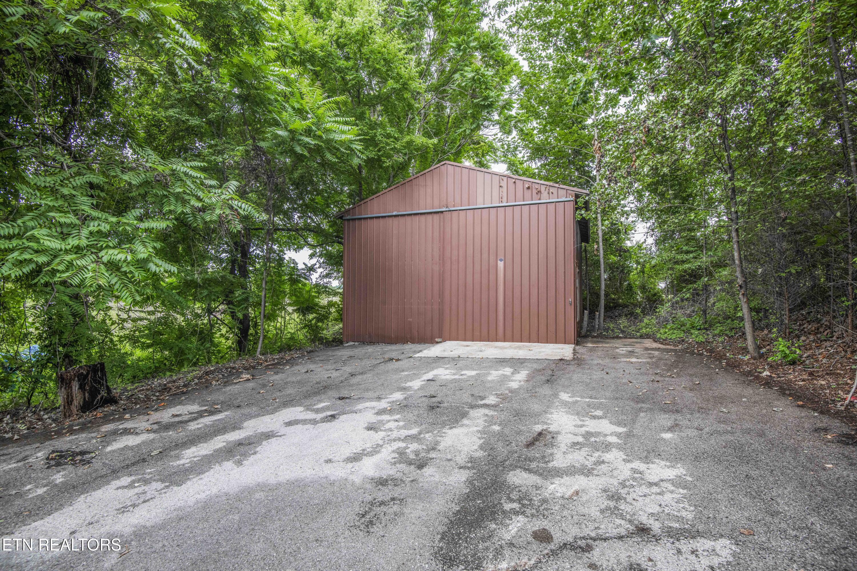 Image 3: barn 4_1