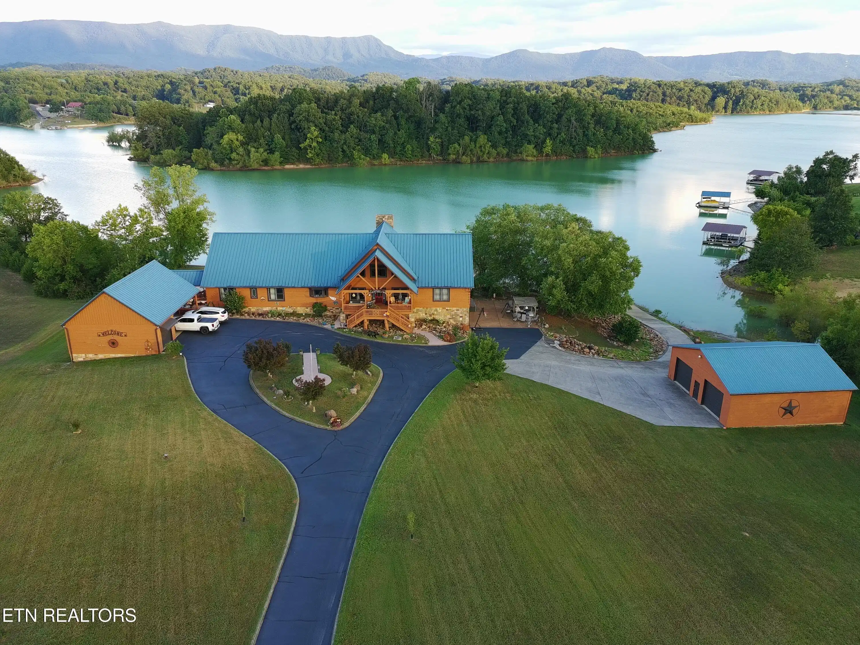 Image 1: 5 Private Acres!