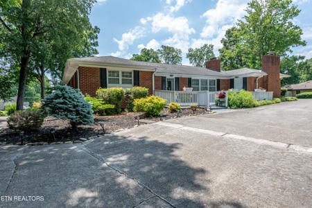 553 W Hunt Rd