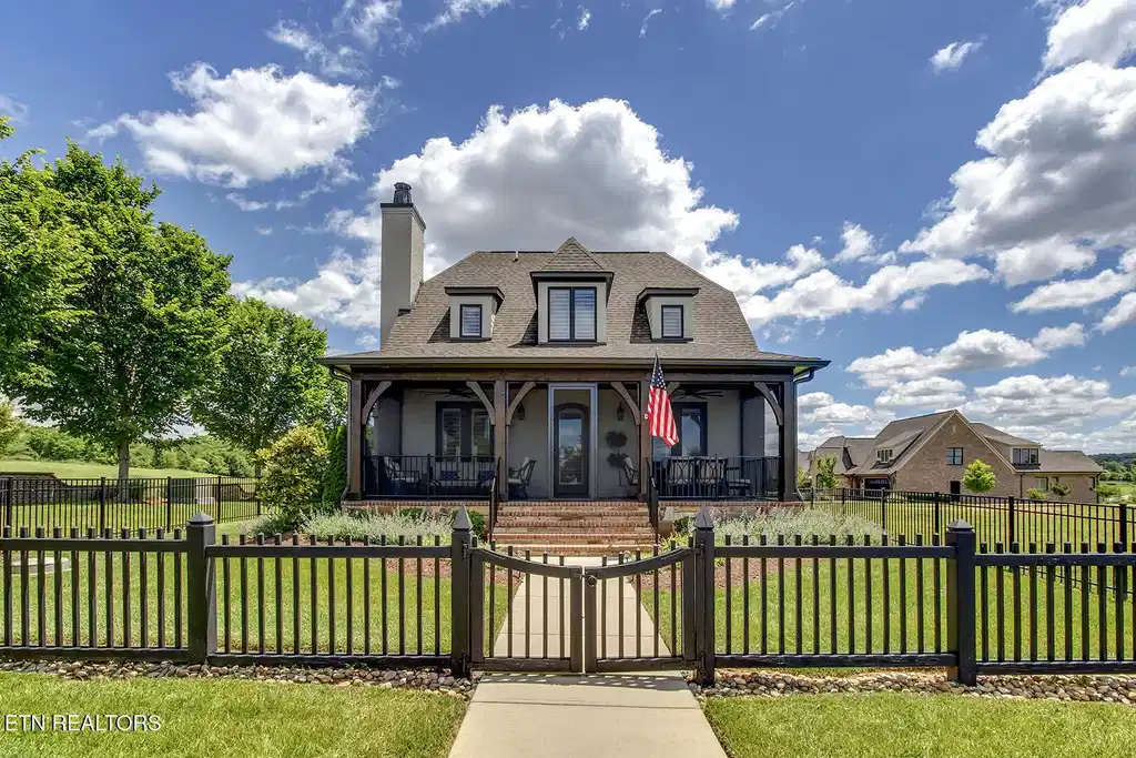 Image 1: 55_EHighlandsCircle_110_Back