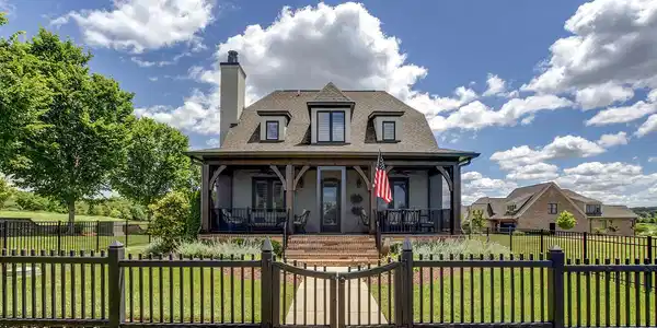 110 E Highlands Circle