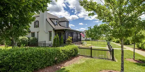Image 2: 02_EHighlandsCircle_110_FencedFrontYard0