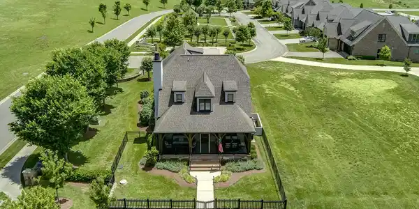 Image 3: 03_EHighlandsCircle_110_FrontElevated