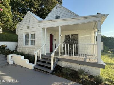 326 Oak St