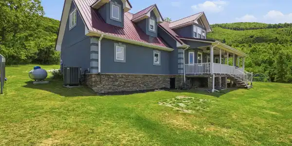 Image 3: 22-web-or-mls-DZ3A9854