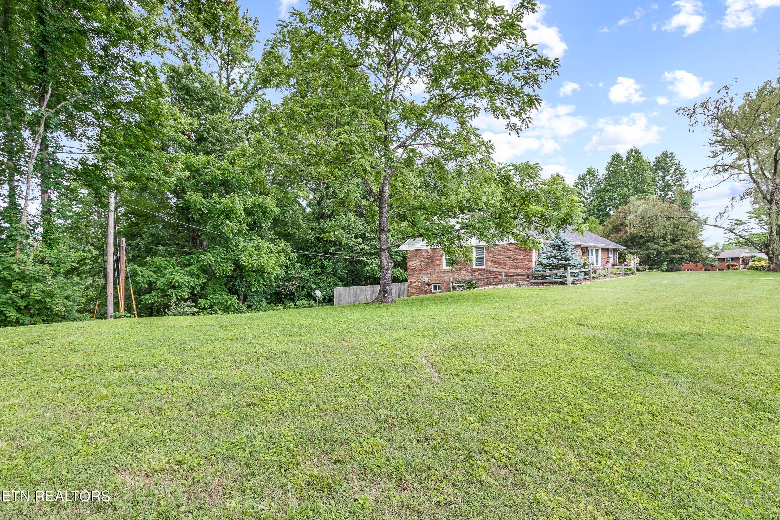 Image 3: 03-314 LONGVIEW DR (9)