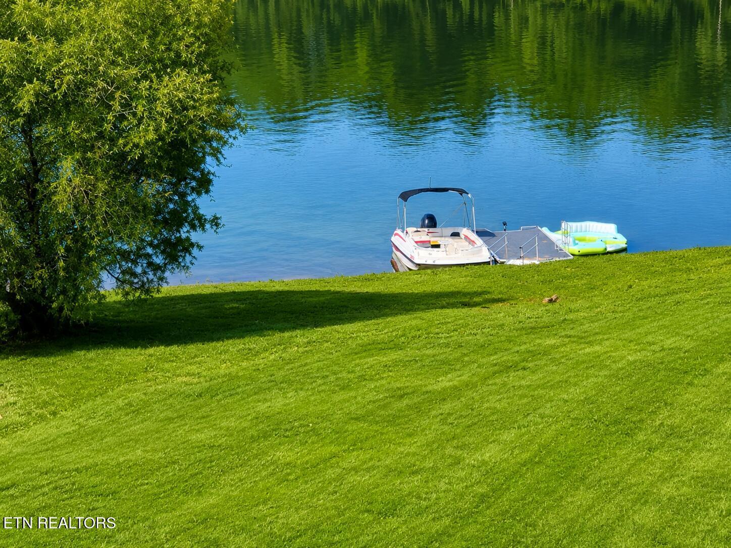 Image 3: Play all day in Cherokee Lake