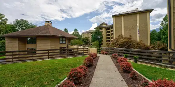1704 Hidden Hills Rd