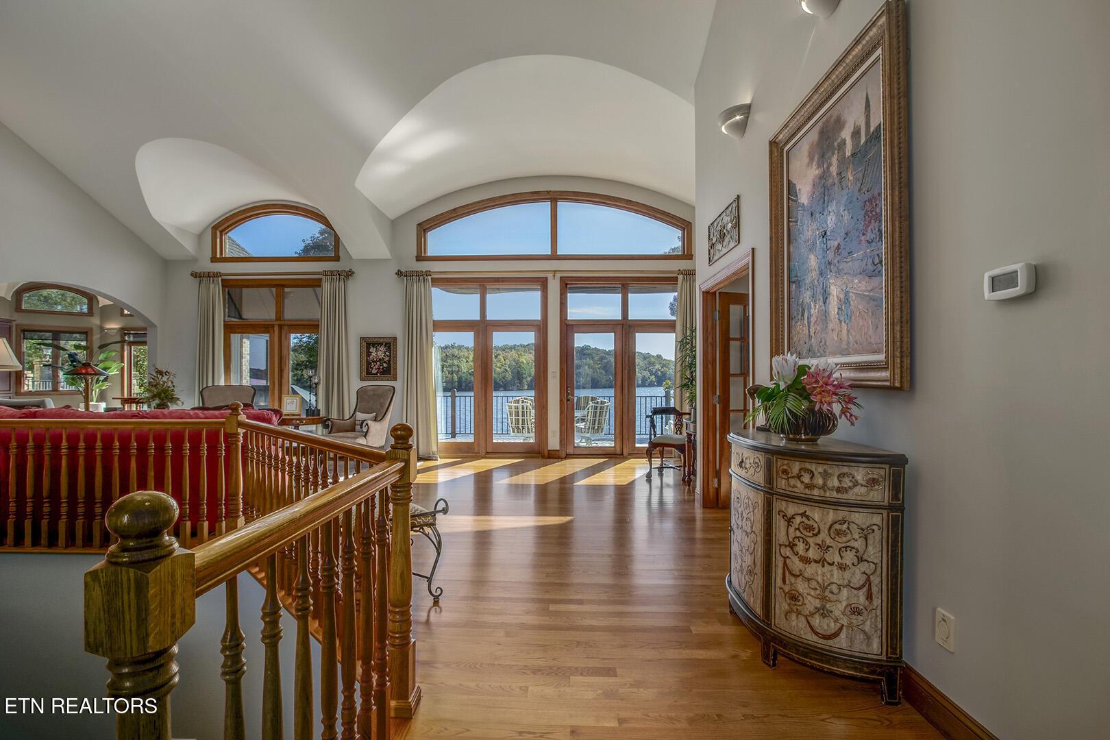 Image 4: 04_BigWaterDrive_135_EntryView