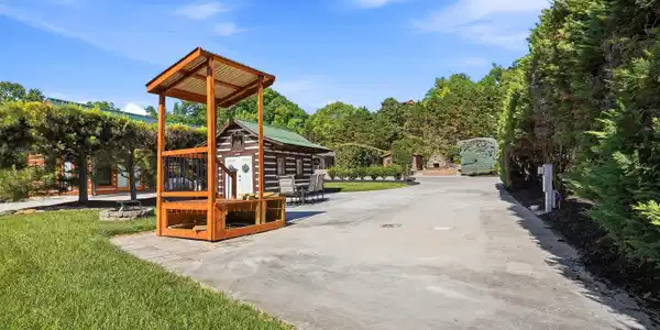 1908 Lizi Loop Way