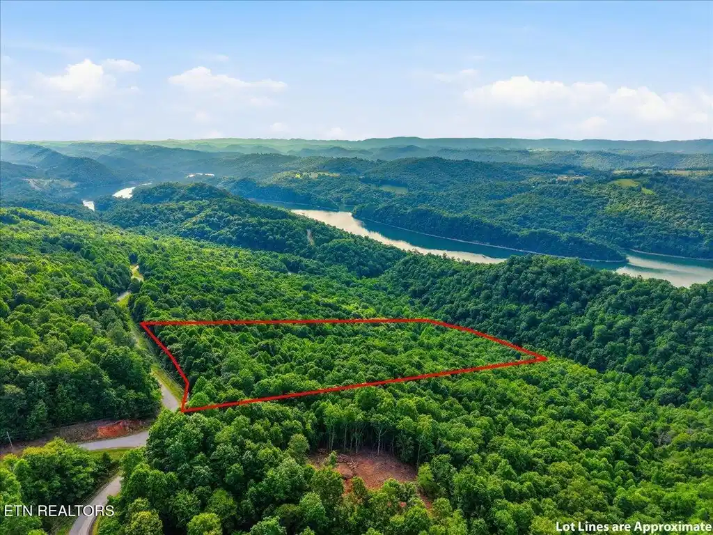 Image 1: 01-Whistle_Valley_Rd_005