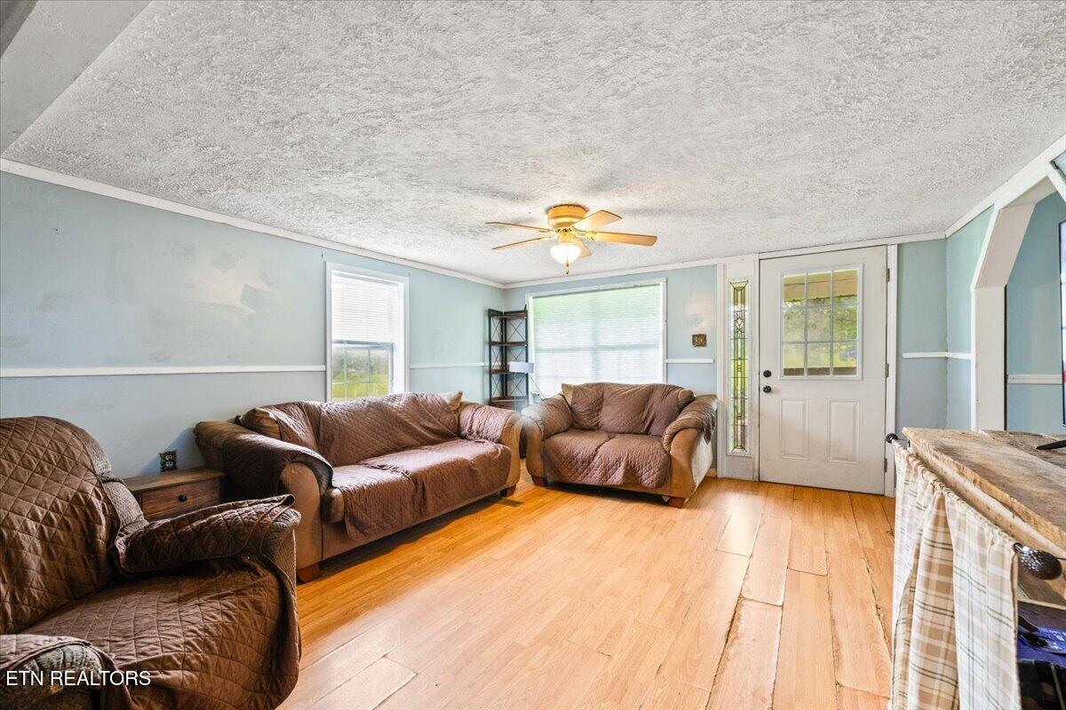 Image 3: 982 Little White Oak Rd