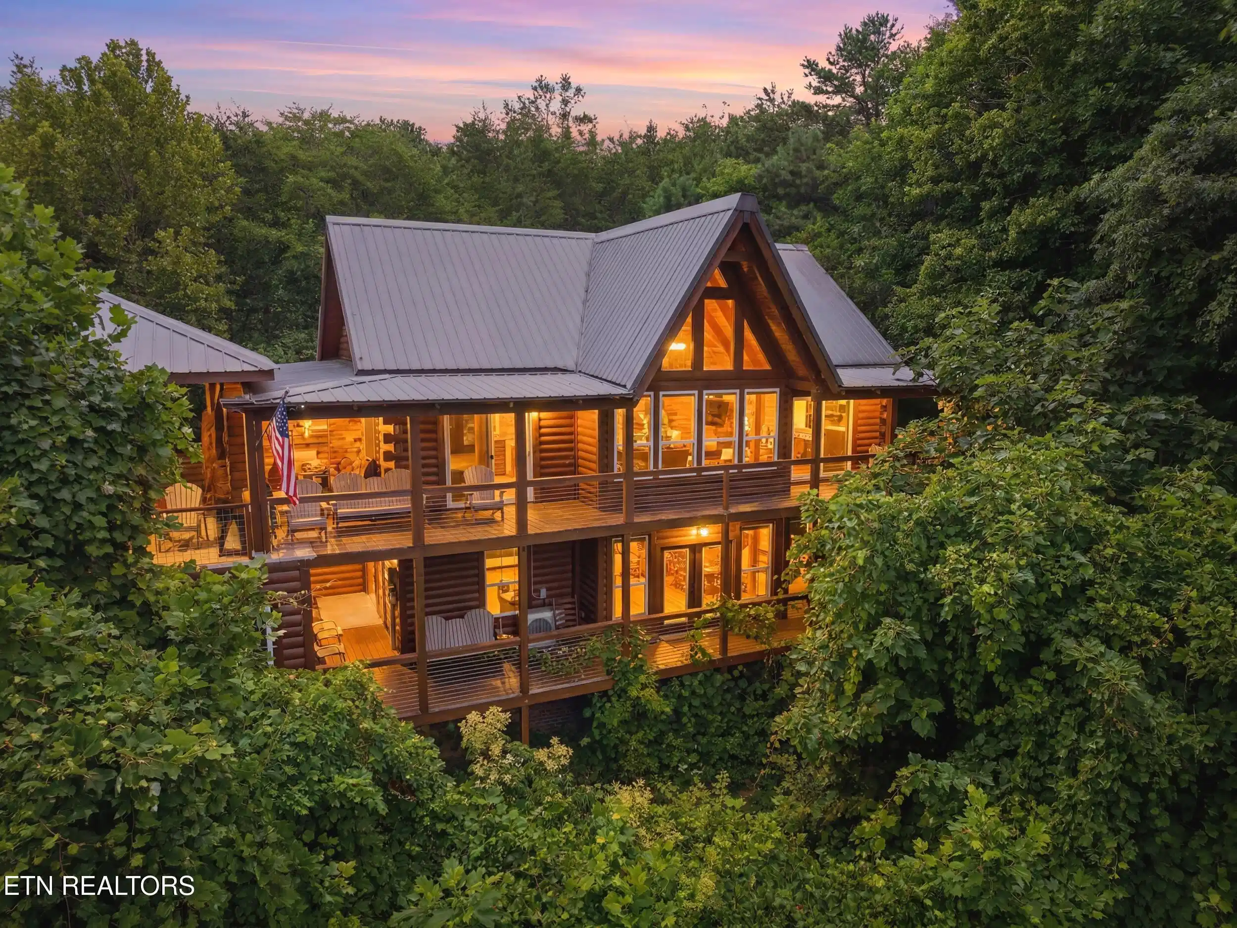 Image 1: 14_4137 ole smoky way, sevierville, tn 3