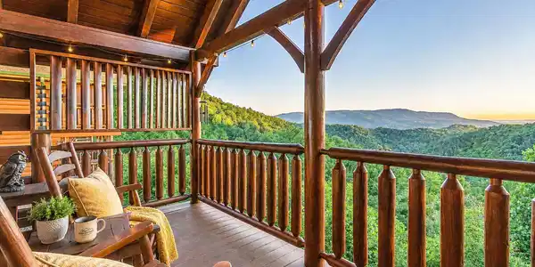 Image 2: VIEWS of the Smokies