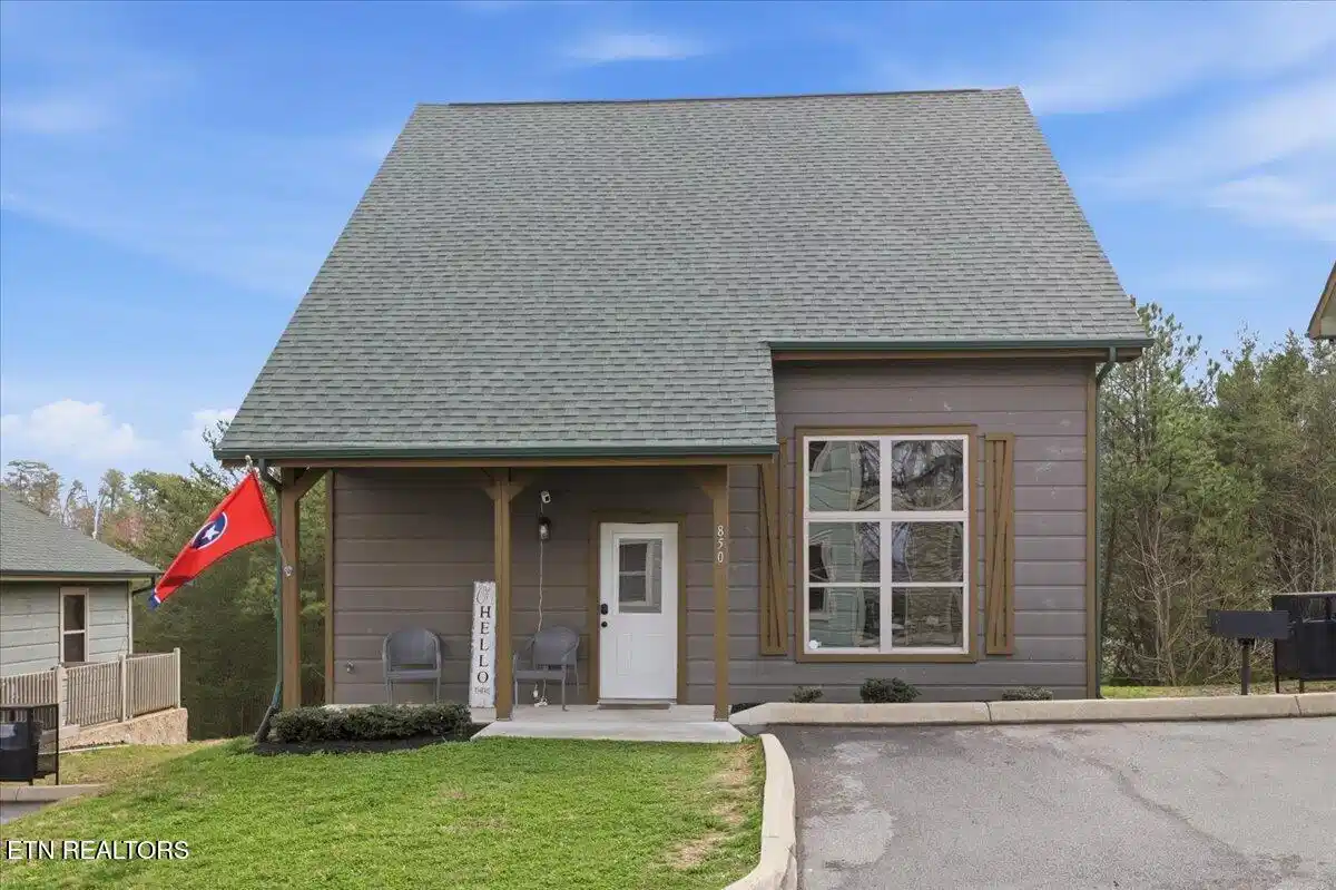 Image 1: 850 Osprey Way